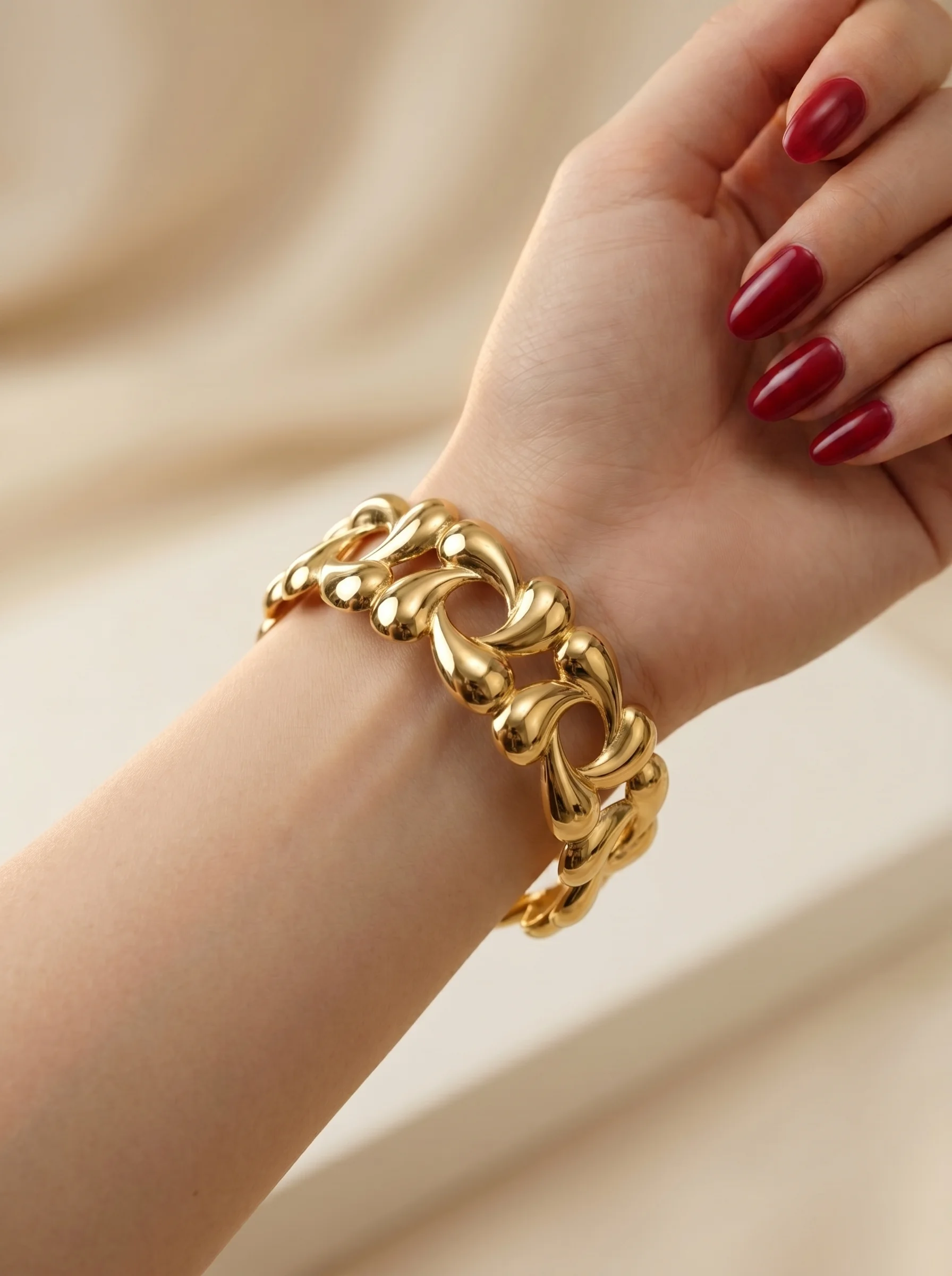 Bold Oval Link Cuff